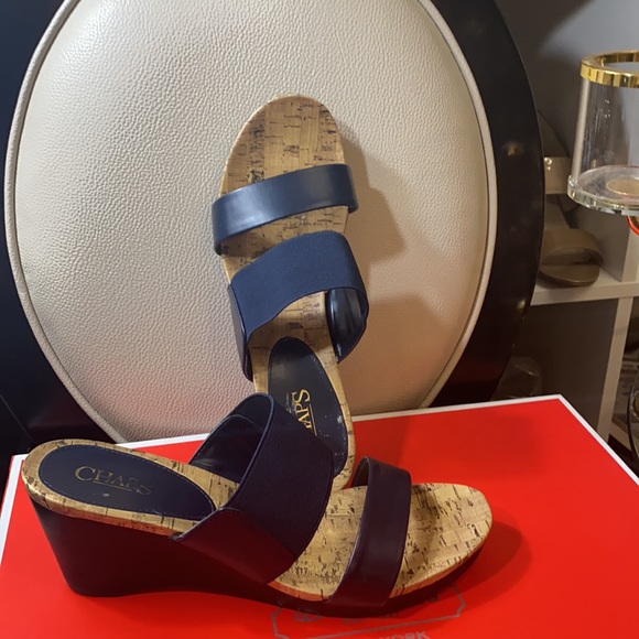 Chaps Slippers Used In Good condition. - Picture 6 of 6